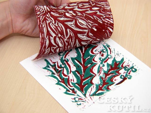 Vánoční ubrus výtvarnou technikou barevného soutisku z lina a linorytu