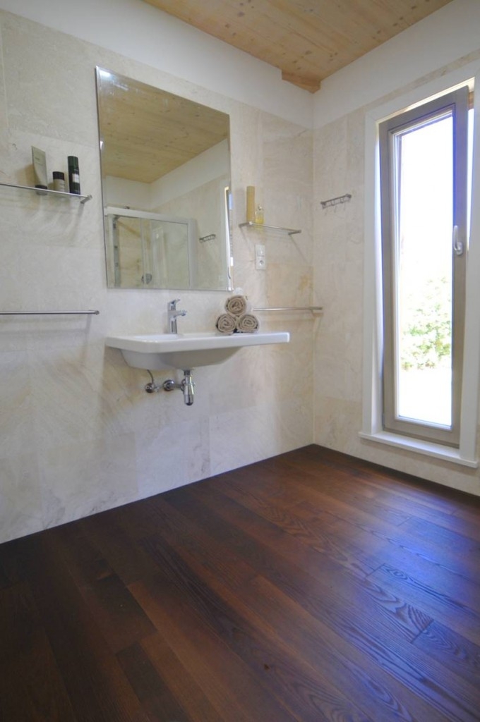 Dřevěná podlaha FeelWood v koupelně