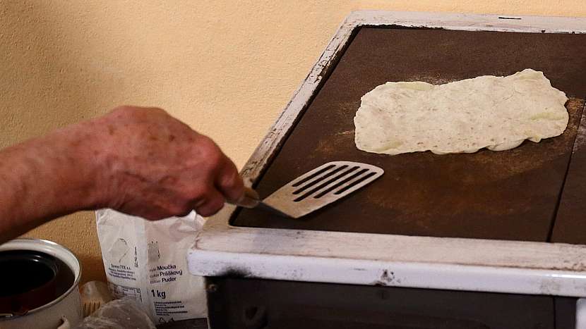 Bramborové placky neboli laty: na suché plotně placky opečeme