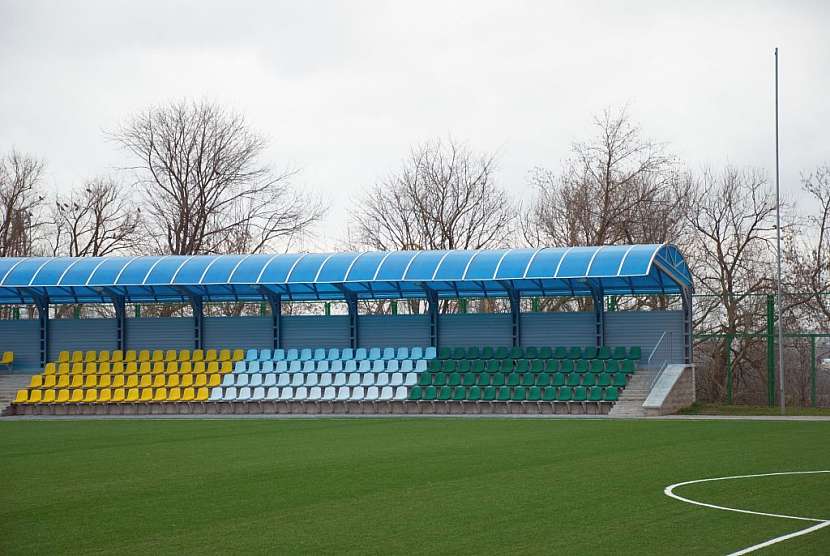 Nejrůznější přístřešky a stříšky z polykarbonátu překvapí svou pevností