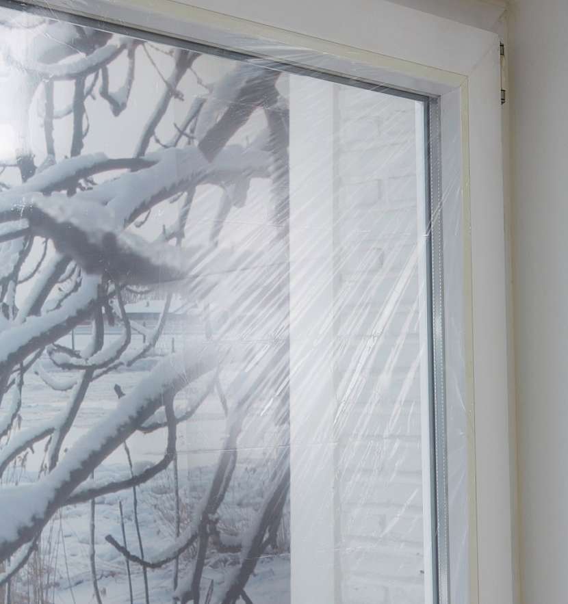 Připevnit termoizolační fólii zvládne každý