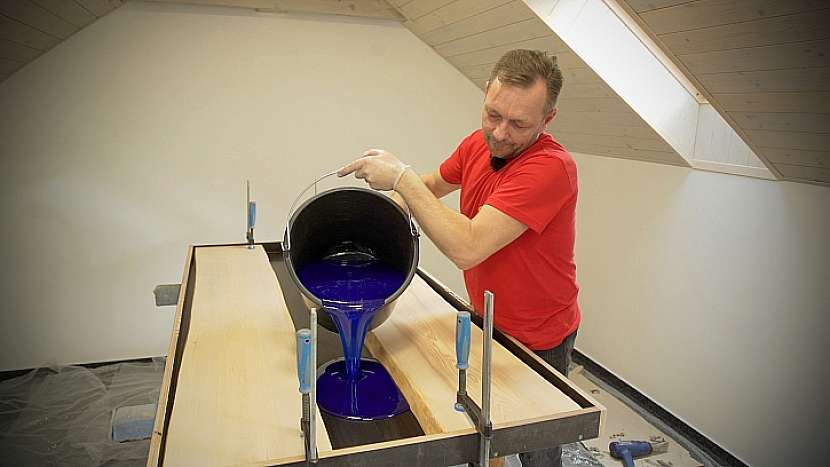 Nalévání pryskyřice