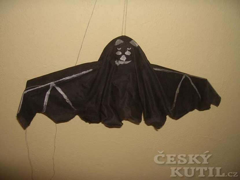 Strašidla a netopýři – výroba halloweenské dekorace