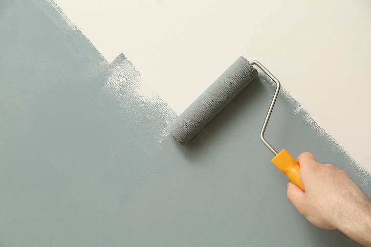 Před malováním nezapomeňte na penetraci a povrchovou úpravu stěn