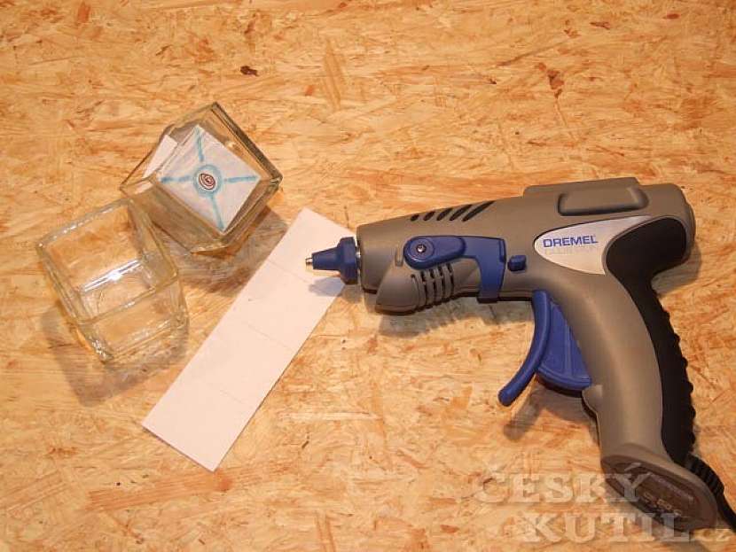 Tip na dárek na poslední chvíli - tavná pistole Dremel s barevnými lepidly