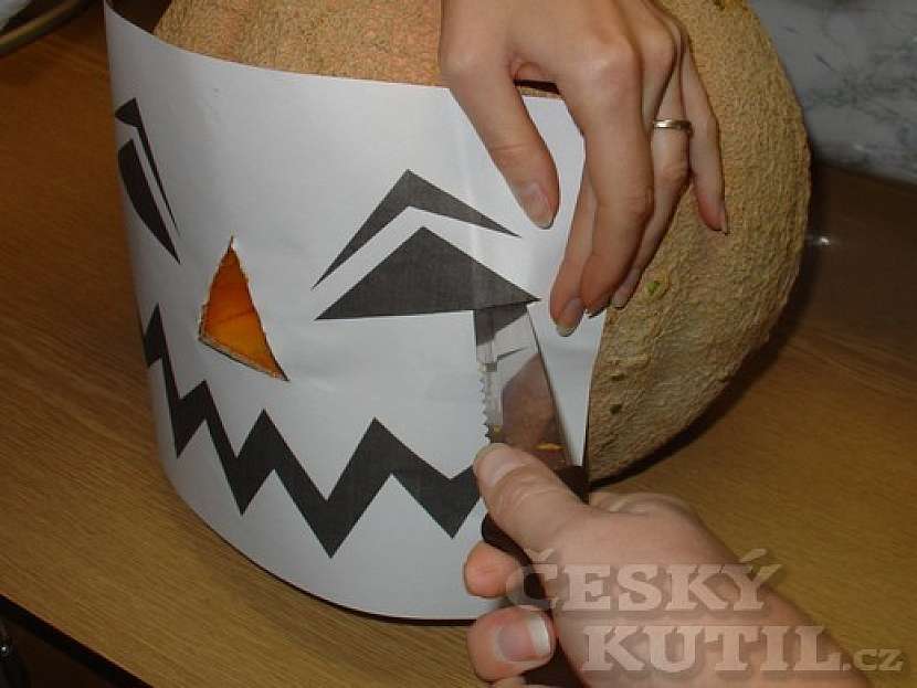 Jak vyřezat halloweenskou dýni