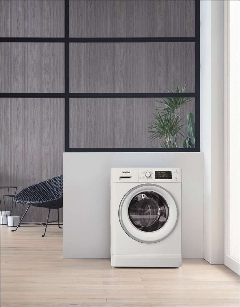 Předem plněná pračka Whirlpool FreshCare+ FWD91496WS EU s kapacitou 9 kg a provzdušňováním již vypraného prádla