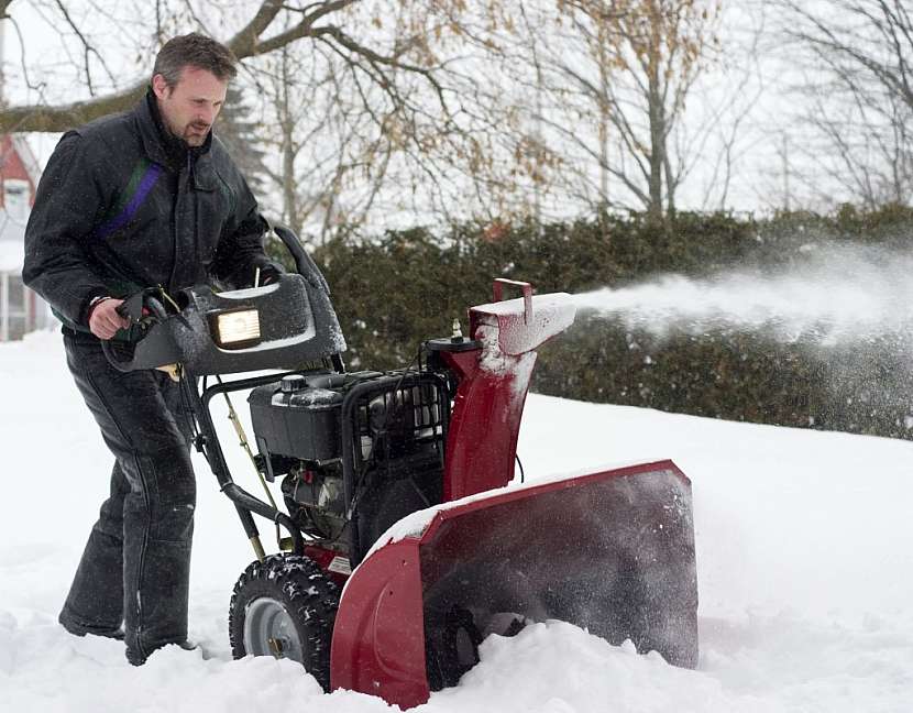 Dvoustupňová fréza na sníh pro oblasti s větším spadem sněhu