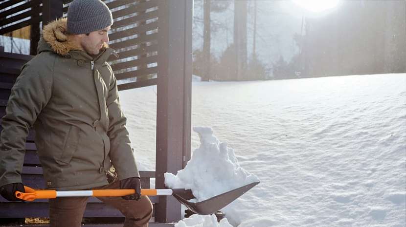 Lopata na sníh SnowXpert má až třikát delší trvanlivost proti opotřebení, než je zvykem u běžného nářadí