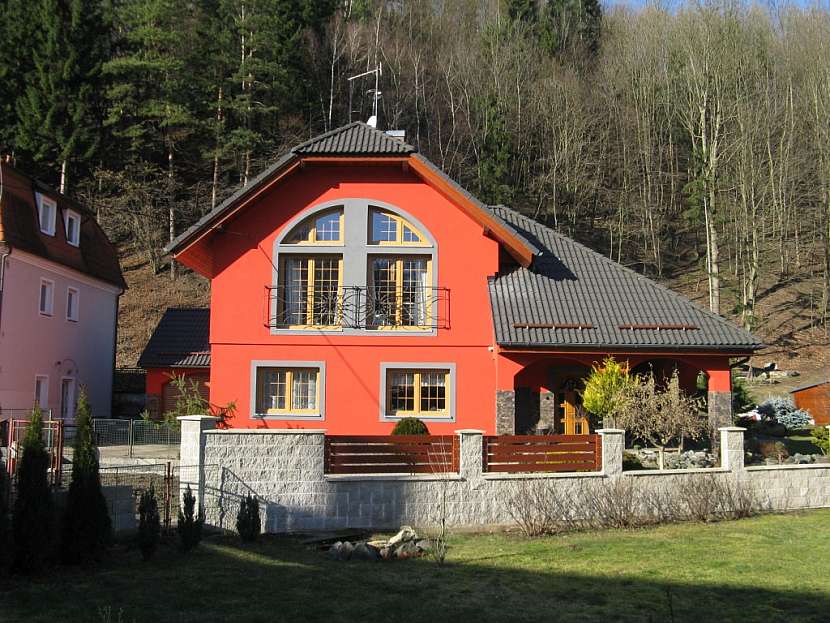 Plastová okna v provedení dekoru dřeva