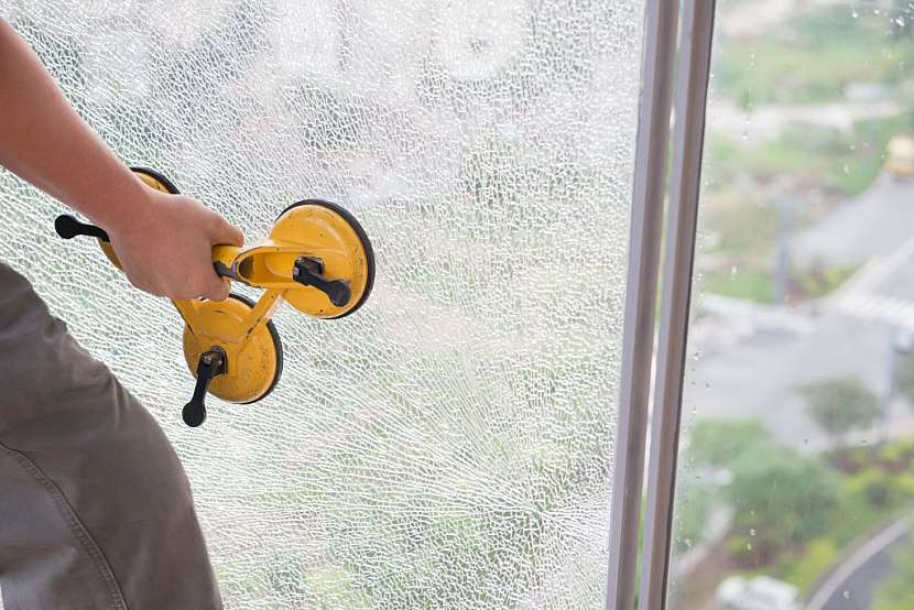 Výměna rozbitého skla neovlivňuje záruční dobu a ochrana běží dál