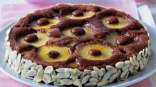 Vykulený voči: Recept na rychlý čokoládový dort s ananasem a mandlemi