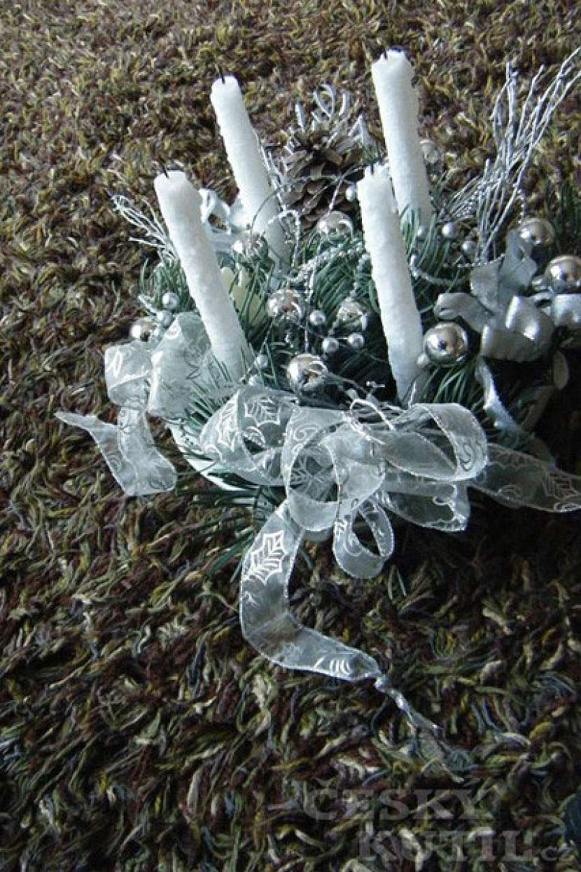 Výroba dekorativního svícnu z adventního věnce