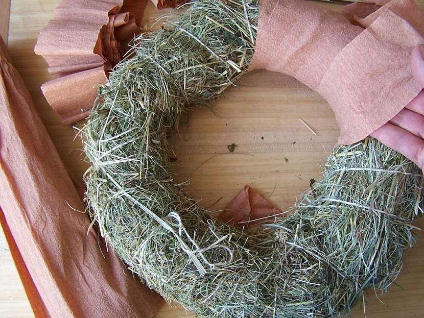 Výroba adventního věnce z přírodních materiálů