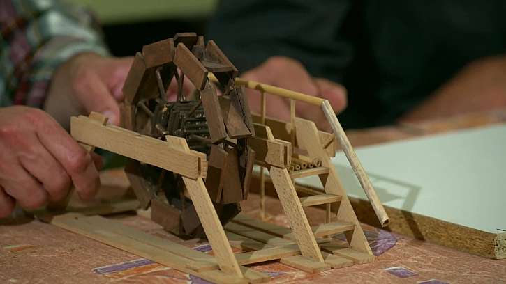 Ukázka stavby vodního mlýna.