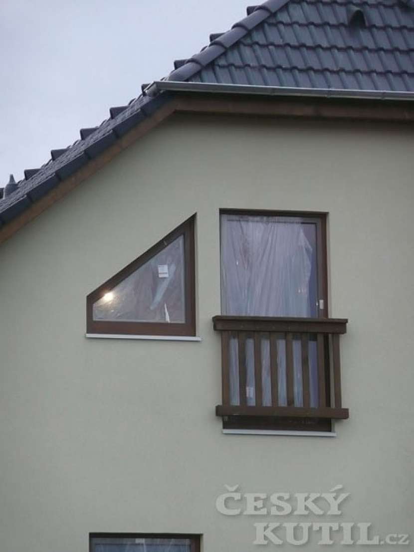 Antikutil – šikmá okna, kam se kouknete