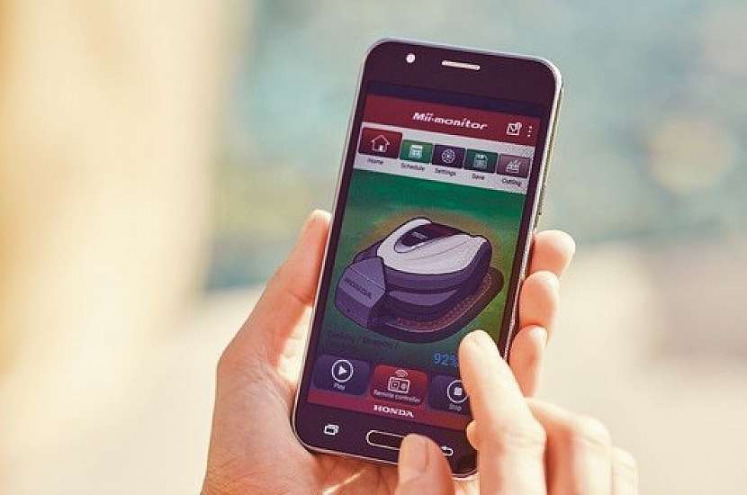 Díky chytré mobilní aplikaci zvládnete ovládat nastavení robotické sekačky HONDA Miimo z pohodlí obývacího pokoje.