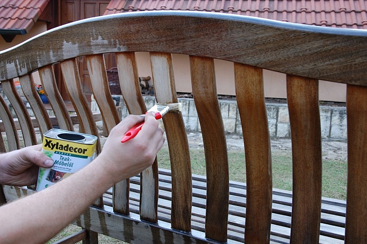 Údržba a ošetření nábytku z exotického dřeva – postup