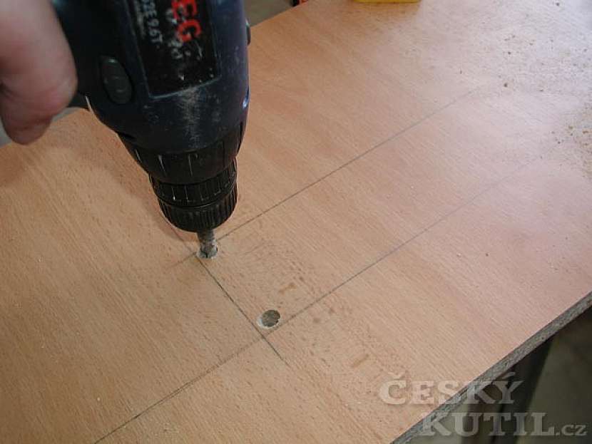 Jak vyrobit výsuvný stůl? - 2. díl.