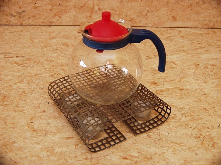 Ohřívač čaje nebo stojánek na svíčky