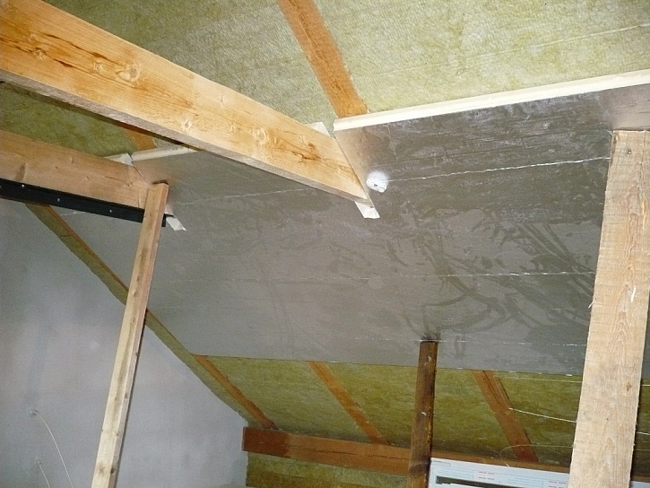 1. Zateplení stropu obytné části