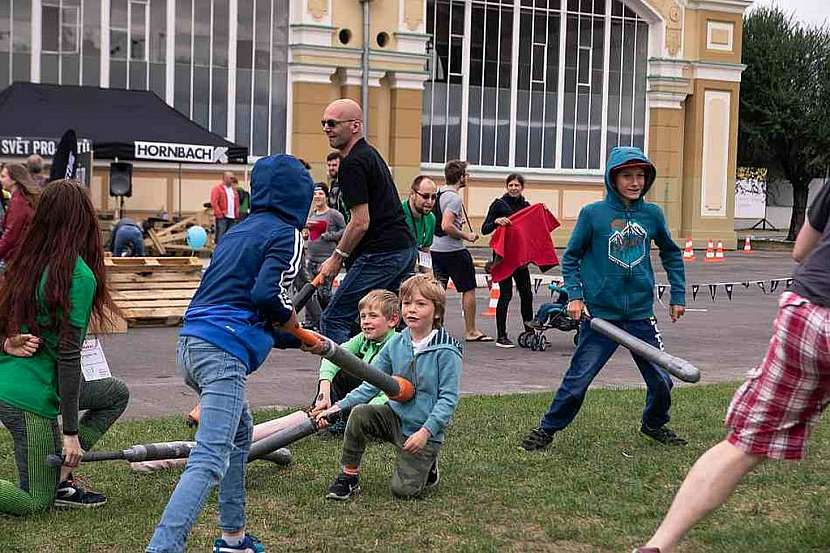 Děti hrající sport Jugger