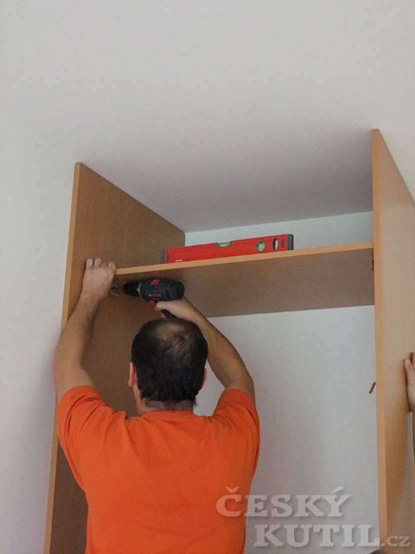 Objednání vestavěných skříní telefonicky
