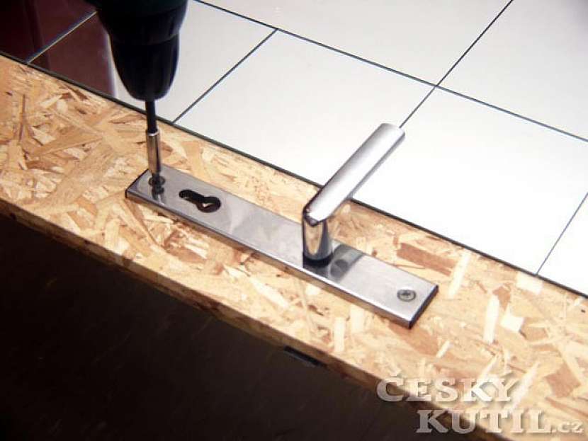 Dveře v novém kabátě aneb renovace za jedno odpoledne