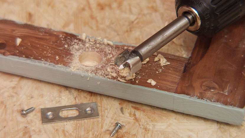 Dekorace DIY: připevníme očko na zavěšení