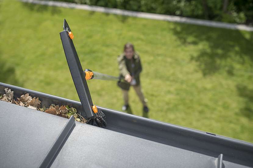 Fiskars_Action_Garden_QuikFit_Gutter_cleaner (5)