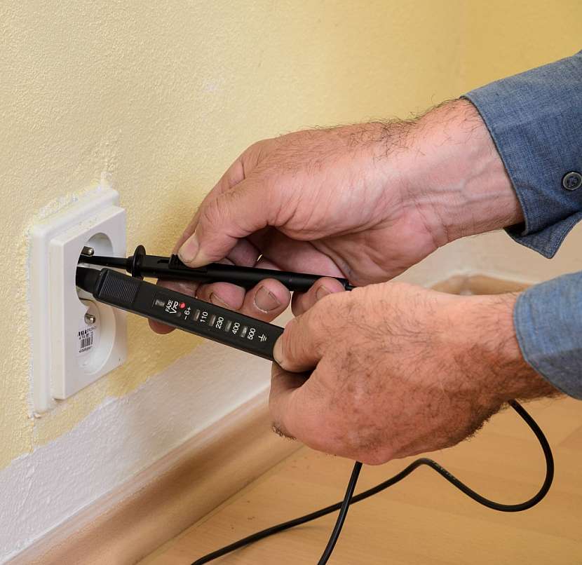 Měření napětí v zásuvkách elektro