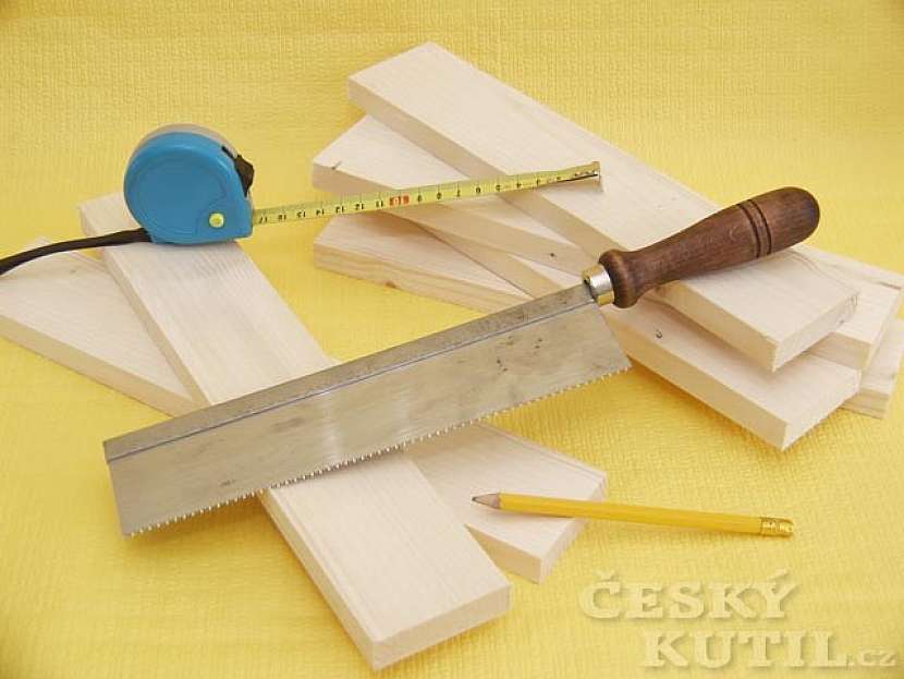 Skřínka na klíče s hodinami