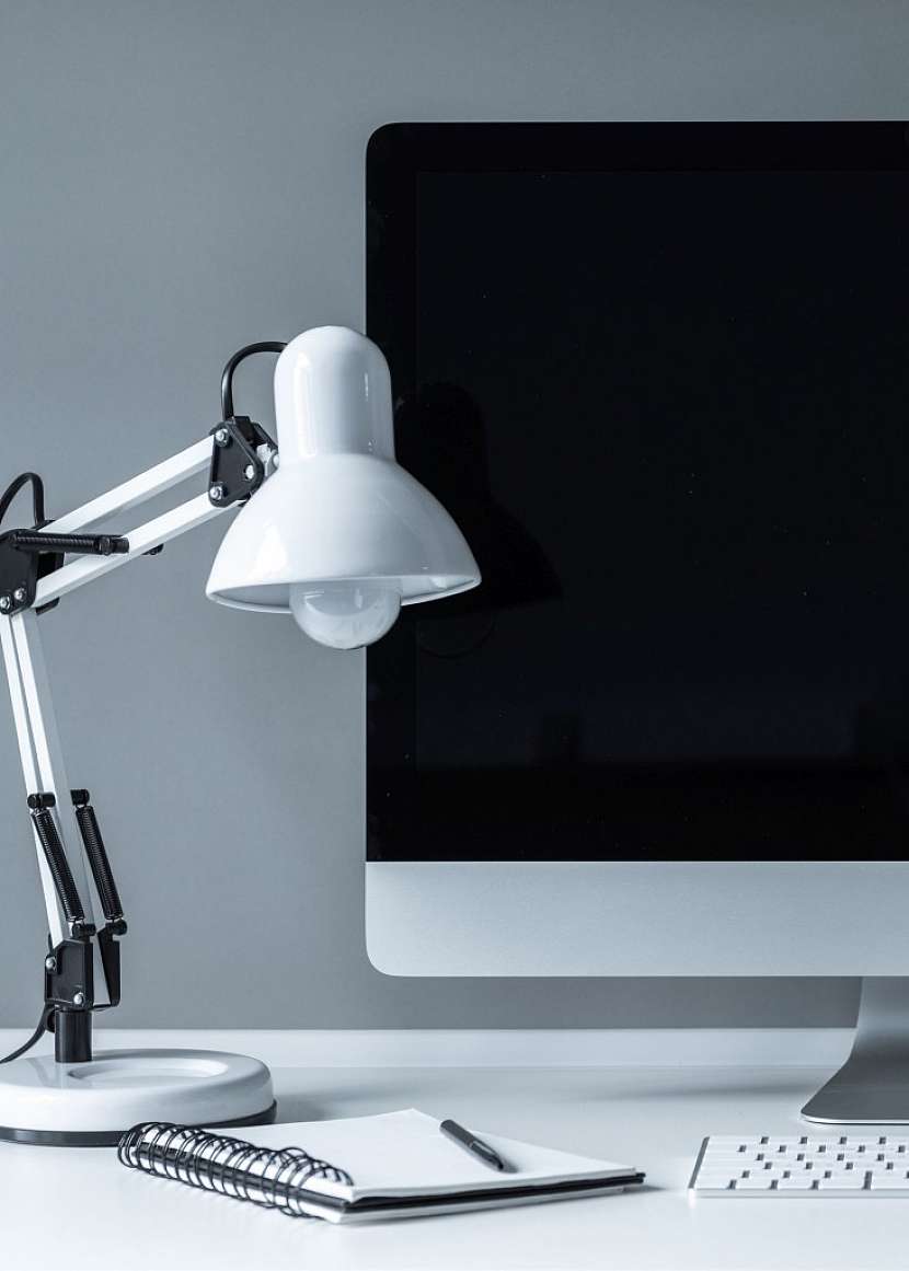 Lampa by měla disponovat několika klouby pro nastavení výšky i směru dopadu světla