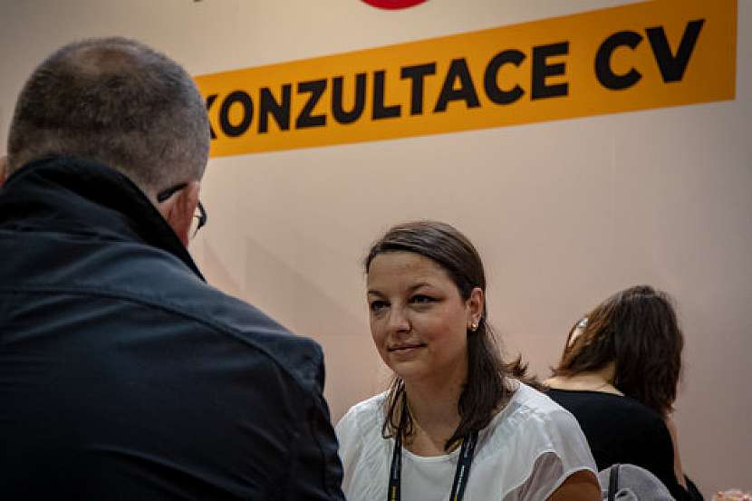 Součástí jsou i poradenská a konzultační centra