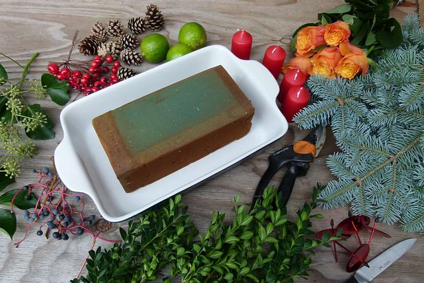 Adventní svícen s růžemi a limetkou: co budete potřebovat