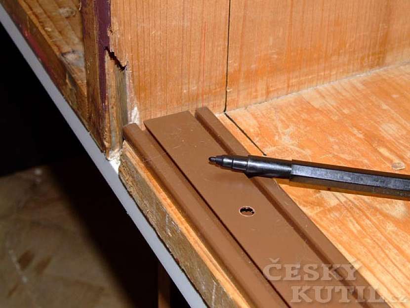 Renovace starší skříně