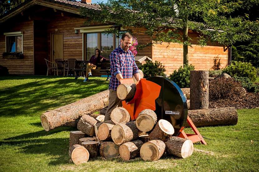 Snadné ovládání, to je okružní pila Powersaw LCS 700