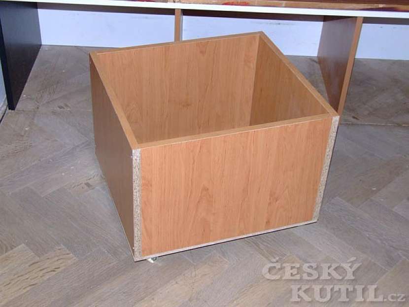 Renovace starší skříně