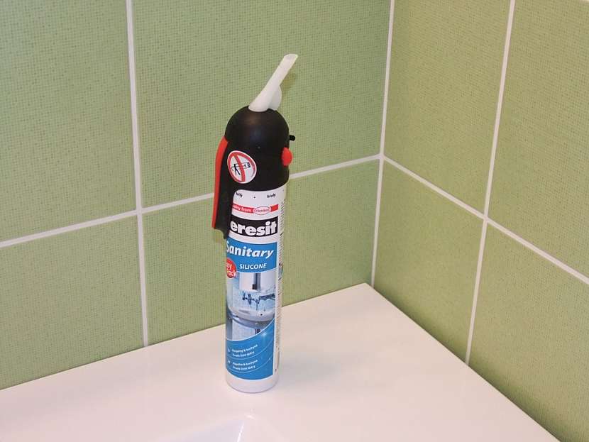 Ceresit Sanitary - silikon se samospouští