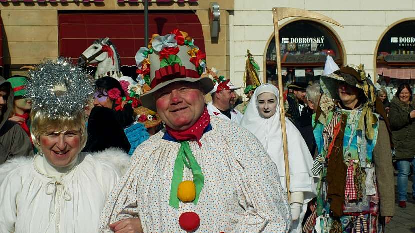 Na Popeleční středu končí masopust – doba tradičních průvodů v maskách, veselic a zábav a venkovských zabíjaček. Nastává doba velkého 40 denního půstu