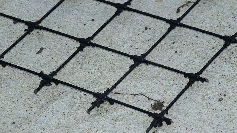 Vybrat si můžete mezi oky 50 x 50 mm nebo 100 x 100 mm i variantu, kdy je síť v listech