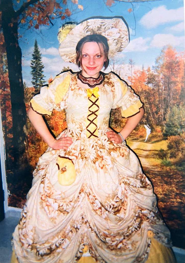 Divadelní šaty šije od třinácti let