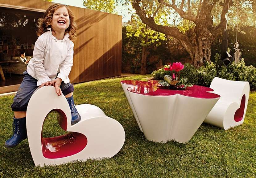 Exteriérový nábytek Agatha se stal průlomem do moderního světa designu zahradního nábytku.