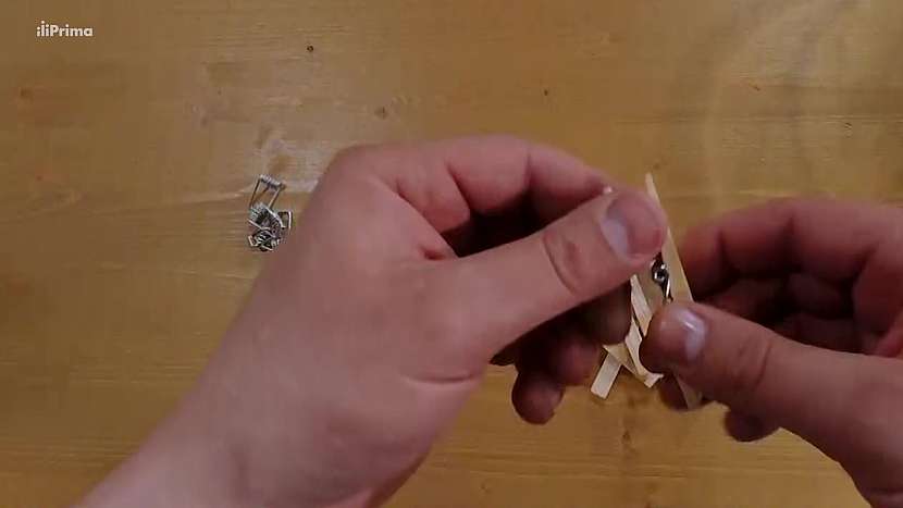 Podložka pod horké hrnce: rozmontujte kolíčky
