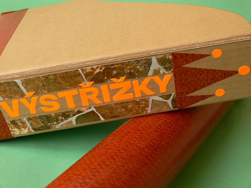 Výroba papírového pořadače z kartonu