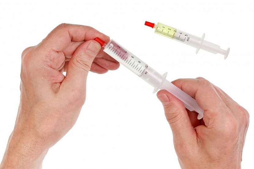 U dvousložkových lepidel je kladen důraz na pevnost spoje