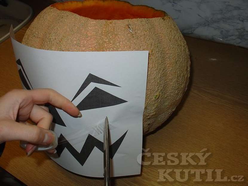 Jak vyřezat halloweenskou dýni