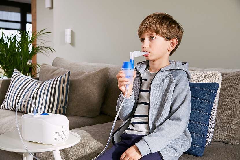 Omron_Child_using_nebulizer_0004 1 - kopie