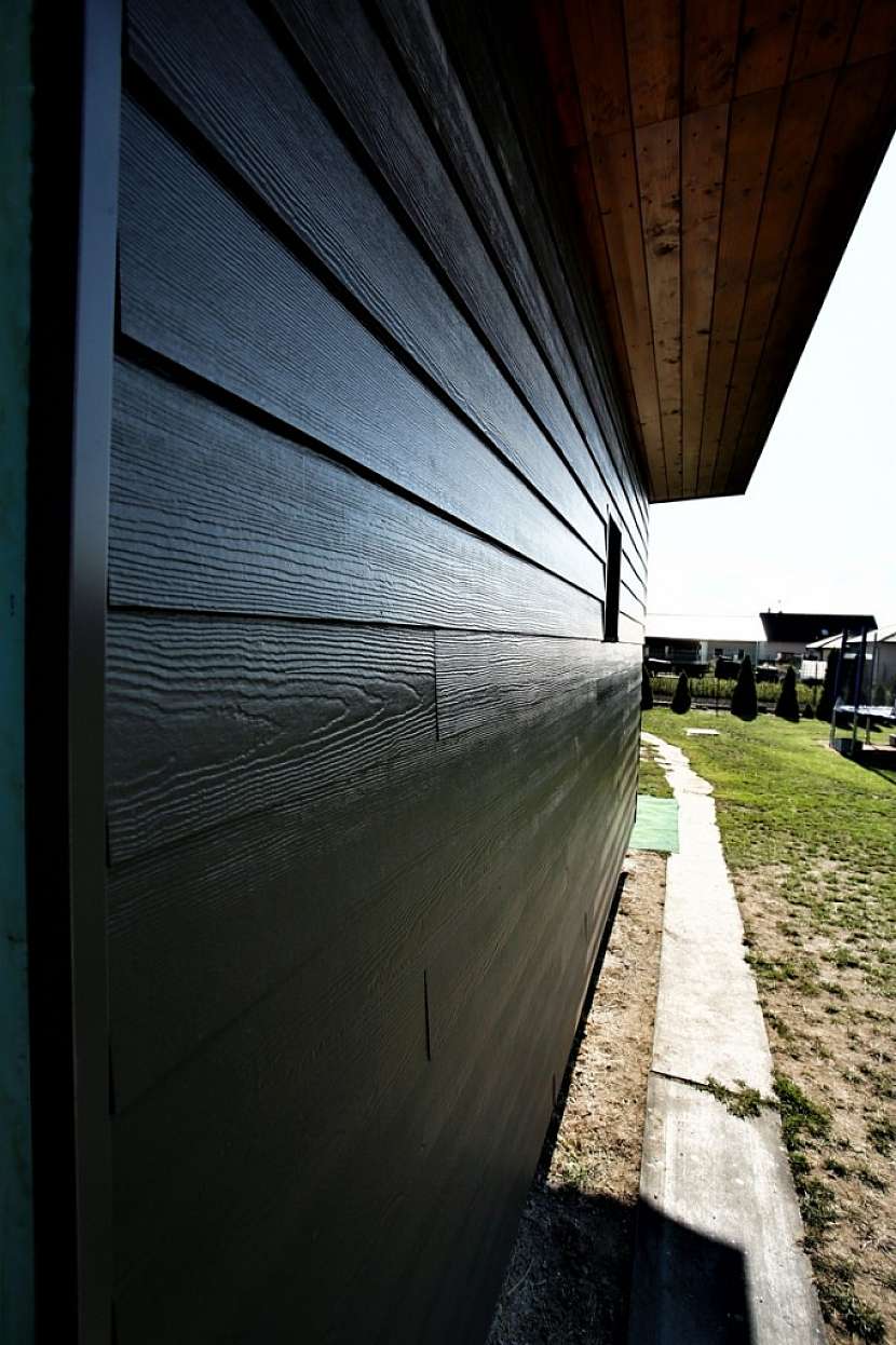 HardiePlank nabízí spojení přírodní krásy dřeva s trvanlivostí a bezúdržbovostí vláknocementu James Hardie