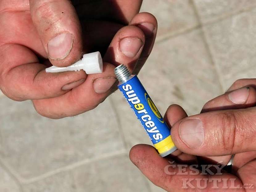 Lepením ušetříme